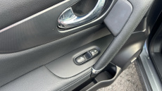 Nissan Qashqai 1.3 DiG-T 160 Tekna 5dr Petrol Hatchback